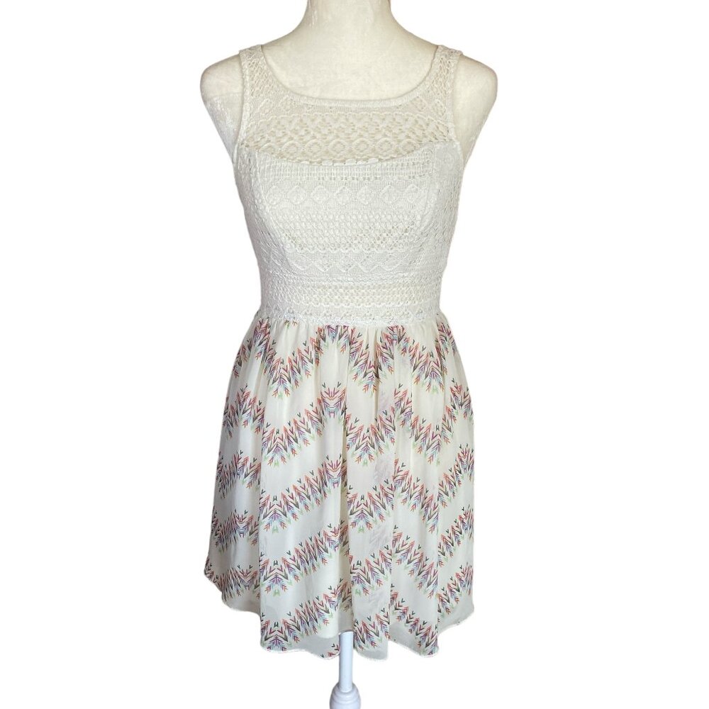 Trixxi sleeveless fit and flare cream color dress fully lined size 3 zip closure